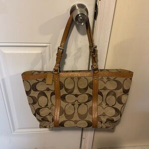Large Coach Tote regular wear see pictures